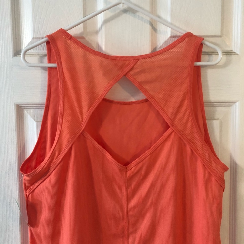 Women’s Active Top vintage summer w/ cutout back
